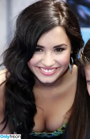 Demi Lovato / ddlovato nude photo #0233