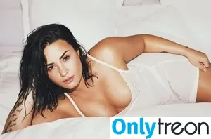 Demi Lovato / ddlovato nude photo #0234