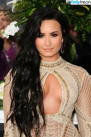 Demi Lovato / ddlovato nude photo #0235