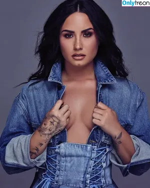 Demi Lovato / ddlovato nude photo #0238