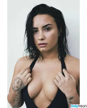 Demi Lovato / ddlovato nude photo #0239