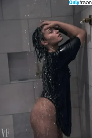 Demi Lovato / ddlovato nude photo #0243