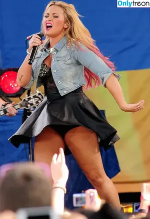 Demi Lovato / ddlovato nude photo #0250