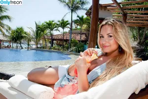 Demi Lovato / ddlovato nude photo #0256