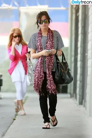 Demi Lovato / ddlovato nude photo #0270