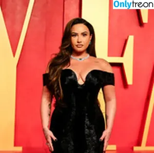 Demi Lovato / ddlovato nude photo #0329