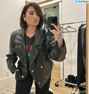 Demi Lovato / ddlovato nude photo #0345
