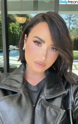 Demi Lovato / ddlovato nude photo #0347