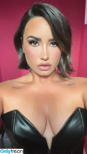 Demi Lovato / ddlovato nude photo #0349