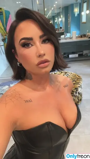 Demi Lovato / ddlovato nude photo #0350