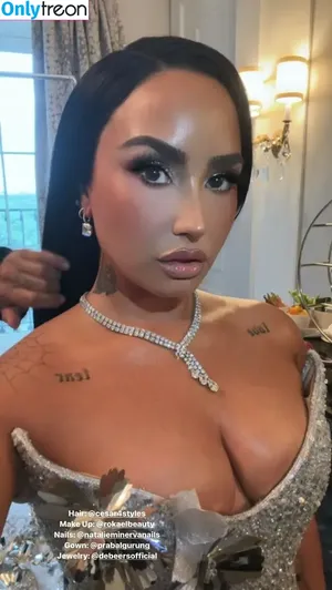 Demi Lovato / ddlovato nude photo #0351
