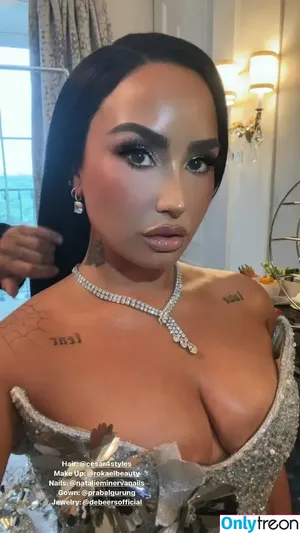 Demi Lovato / ddlovato nude photo #0353