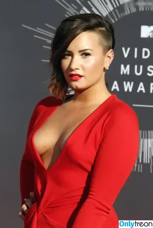 Demi Lovato / ddlovato nude photo #0376
