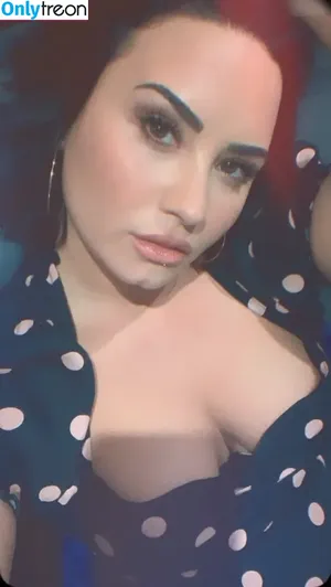 Demi Lovato / ddlovato nude photo #0378