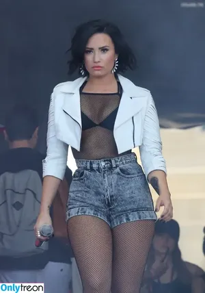 Demi Lovato / ddlovato nude photo #0388