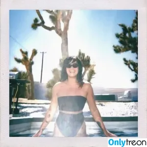 Demi Lovato / ddlovato nude photo #0395
