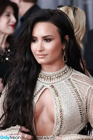 Demi Lovato / ddlovato nude photo #0410