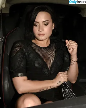 Demi Lovato / ddlovato nude photo #0453