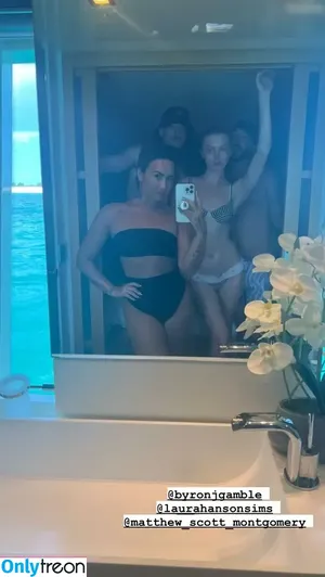 Demi Lovato / ddlovato nude photo #0480