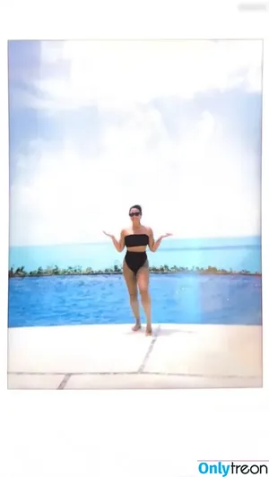 Demi Lovato / ddlovato nude photo #0481
