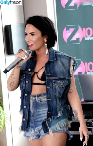 Demi Lovato / ddlovato nude photo #0491