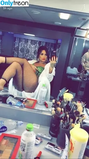 Demi Lovato / ddlovato nude photo #0492