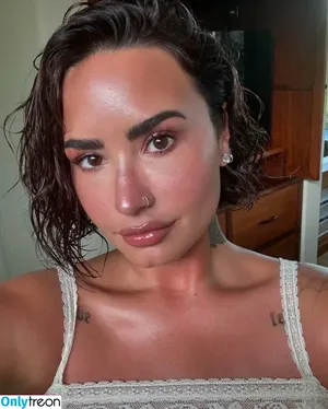 Demi Lovato / ddlovato nude photo #0509