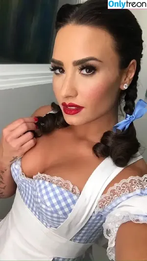 Demi Lovato / ddlovato nude photo #0512