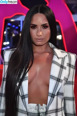 Demi Lovato / ddlovato nude photo #0519
