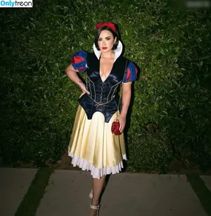 Demi Lovato / ddlovato nude photo #0529