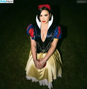 Demi Lovato / ddlovato nude photo #0530