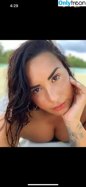 Demi Lovato / ddlovato nude photo #0543
