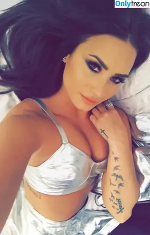 Demi Lovato / ddlovato nude photo #0544