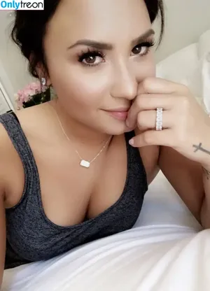 Demi Lovato / ddlovato nude photo #0545