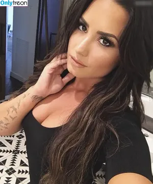 Demi Lovato / ddlovato nude photo #0550