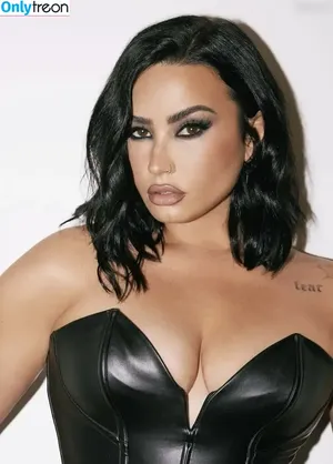 Demi Lovato / ddlovato nude photo #0585