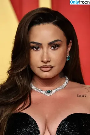 Demi Lovato / ddlovato nude photo #0589