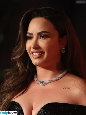 Demi Lovato / ddlovato nude photo #0592