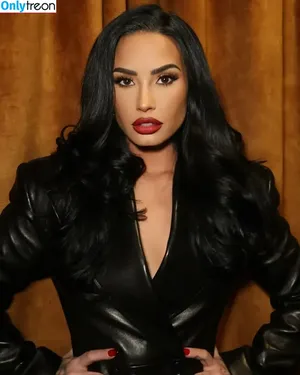 Demi Lovato / ddlovato nude photo #0892