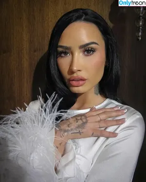 Demi Lovato / ddlovato nude photo #0949