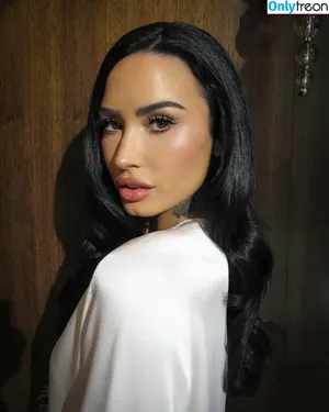 Demi Lovato / ddlovato nude photo #0950