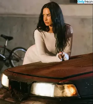 Demi Lovato / ddlovato nude photo #0975