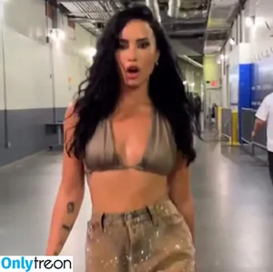 Demi Lovato / ddlovato nude photo #0979