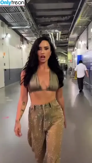 Demi Lovato / ddlovato nude photo #0980
