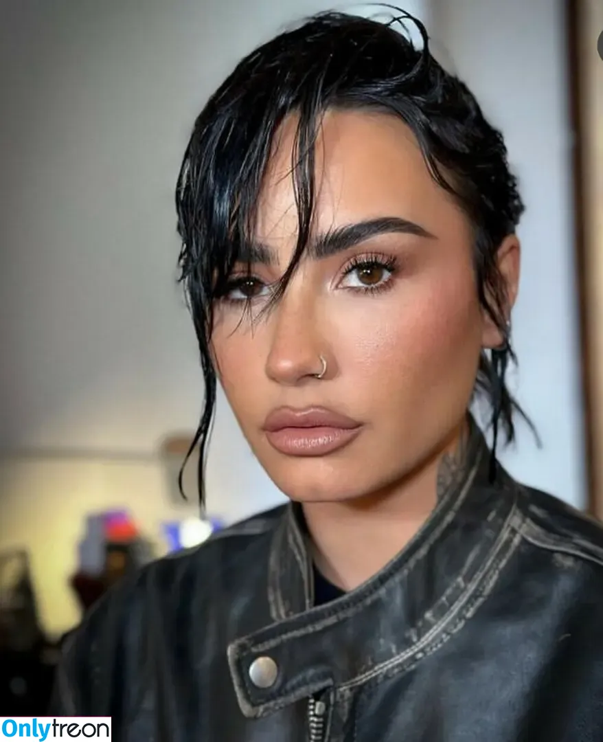 Demi Lovato nude photo #0051 (ddlovato)