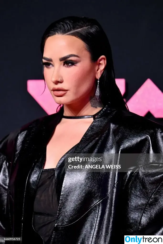 Demi Lovato nude photo #0078 (ddlovato)