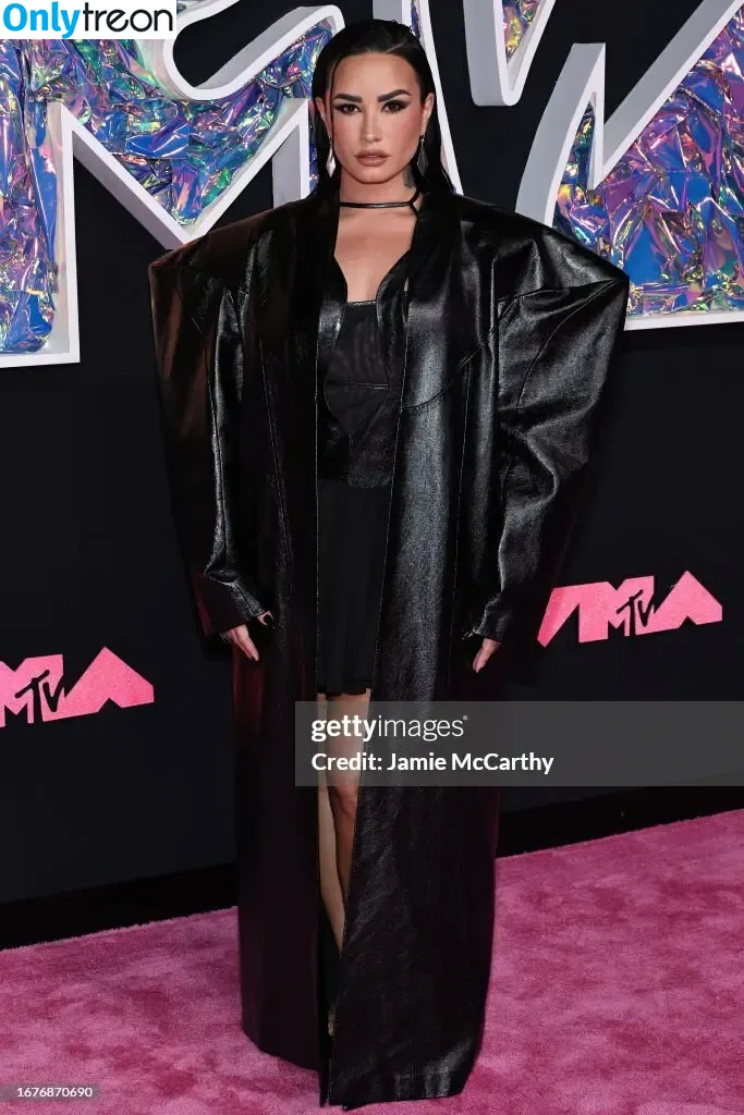 Demi Lovato nude photo #0083 (ddlovato)