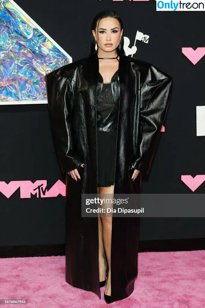 Demi Lovato nude photo #0085 (ddlovato)