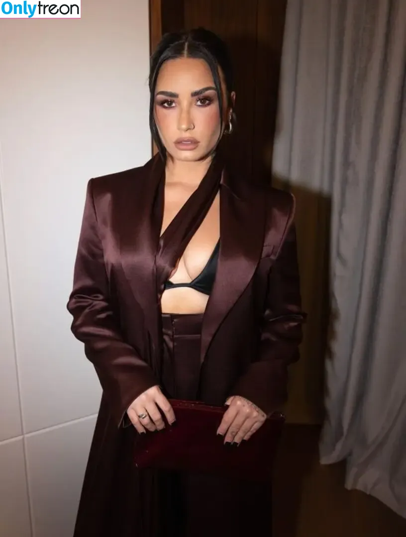 Demi Lovato nude photo #0099 (ddlovato)