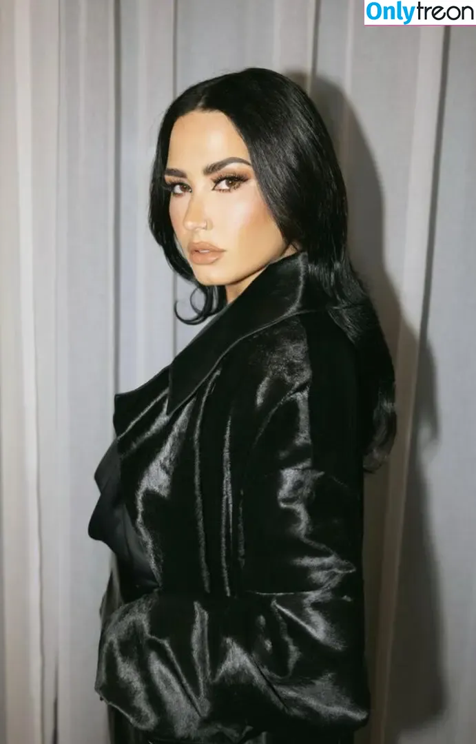 Demi Lovato nude photo #0101 (ddlovato)